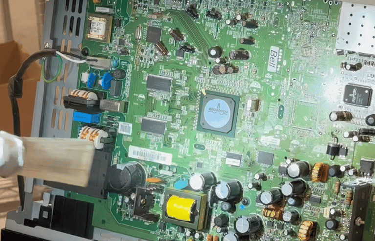 Trockeneisstrahlen bei Elektronik