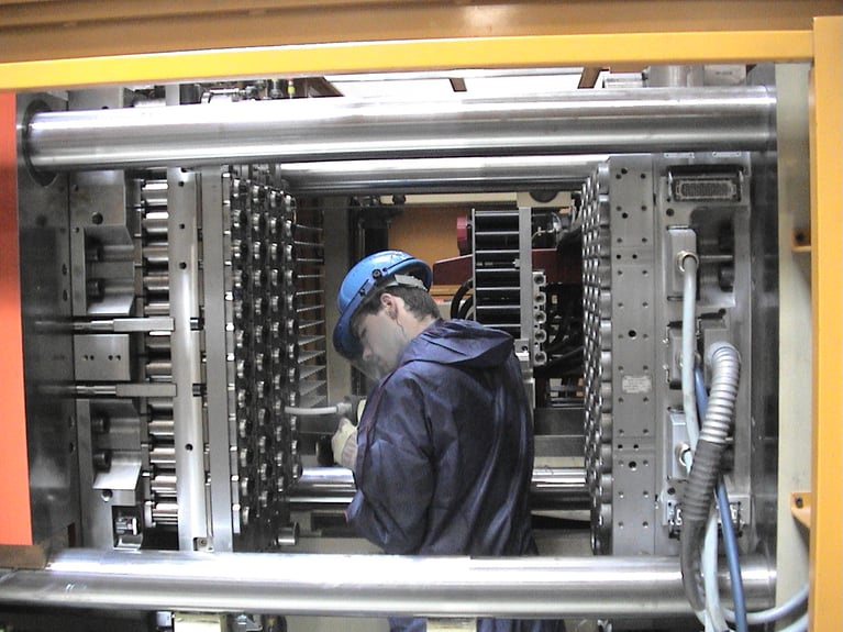 How to Clean Injection Molds